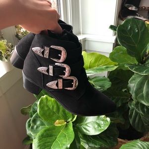 Western Boots / Coachella Style